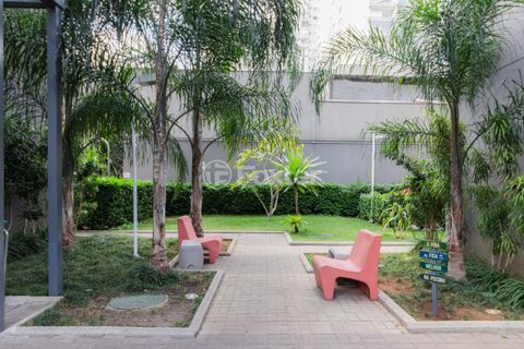 Image 17 - 868346