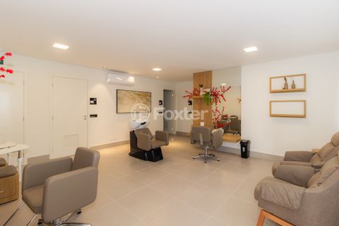 Image 11 - 858502