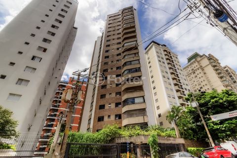 Image 18 - 875736
