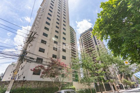 Image 8 - 882528