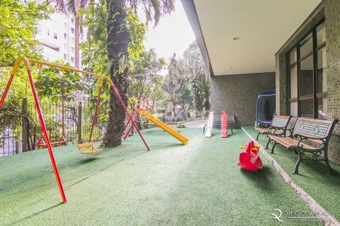 Image 19 - 884547