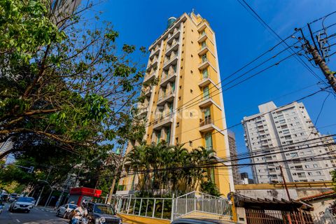 Image 17 - 876385