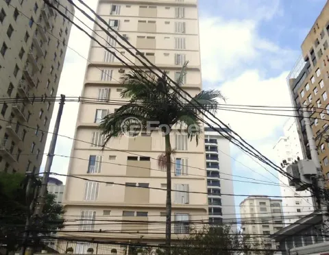 Image 8 - 882928