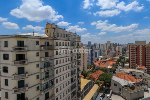 Image 16 - 884565