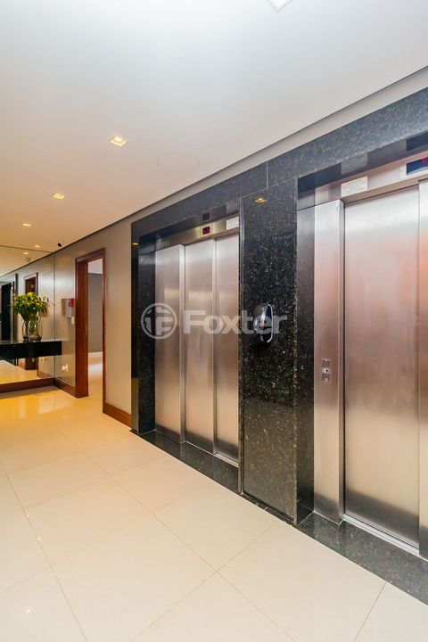 Image 6 - 916802