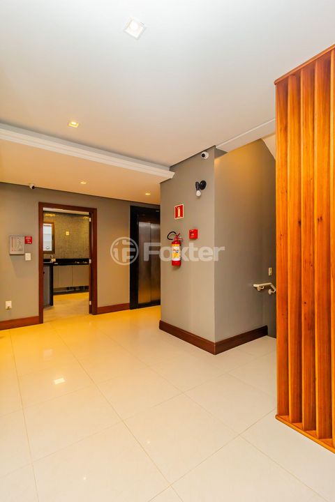 Image 9 - 916802