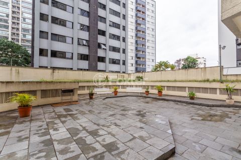 Image 10 - 886738