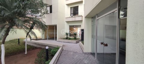Image 11 - 899400
