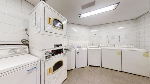 Image 17 - 885182
