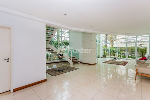 Image 8 - 881432