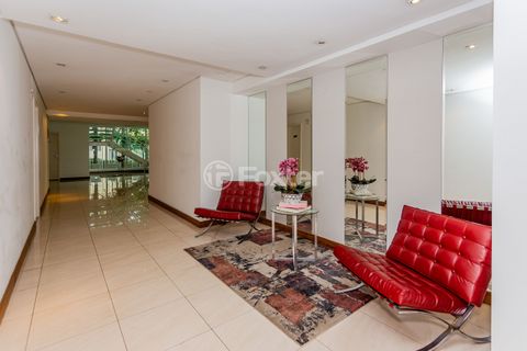Image 10 - 881432