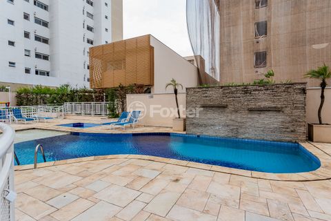 Image 6 - 881432