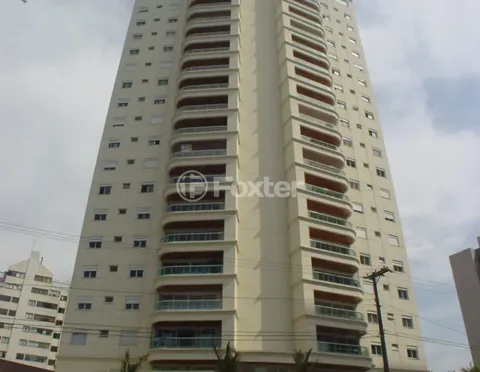 Image 8 - 880430