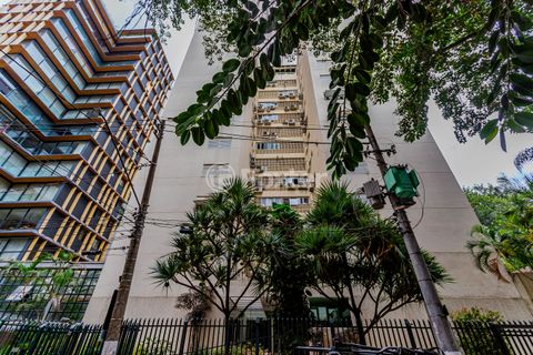 Image 17 - 870007