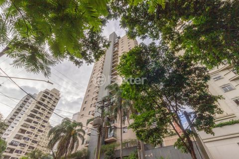 Image 8 - 899537