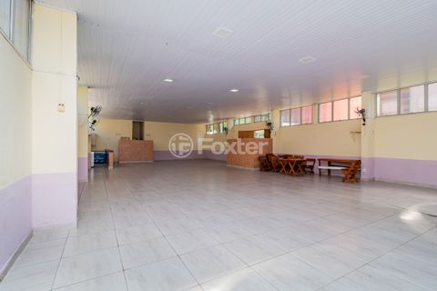 Image 17 - 882315