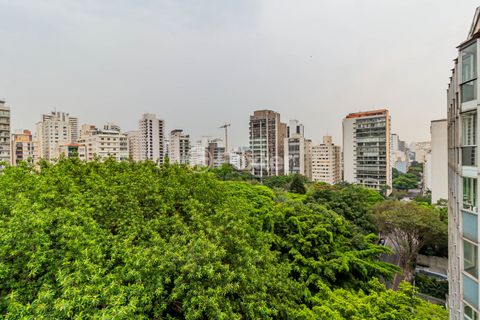 Image 18 - 825848