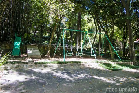 Image 18 - 886251