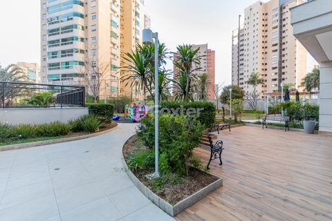 Image 9 - 880601