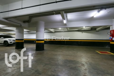 Image 6 - 932562