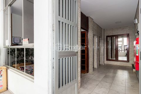 Image 17 - 880338