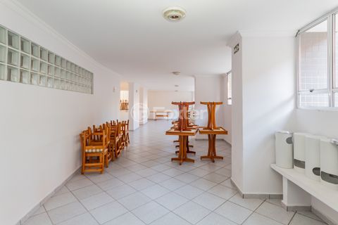 Image 19 - 886617