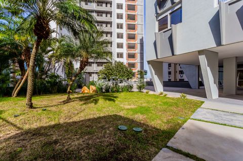 Image 8 - 930665