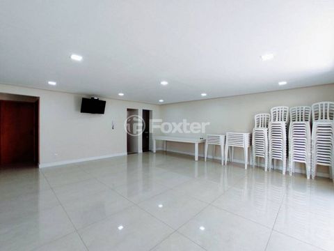 Image 19 - 884536