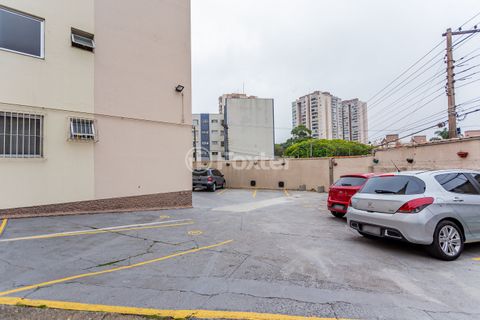 Image 6 - 881497