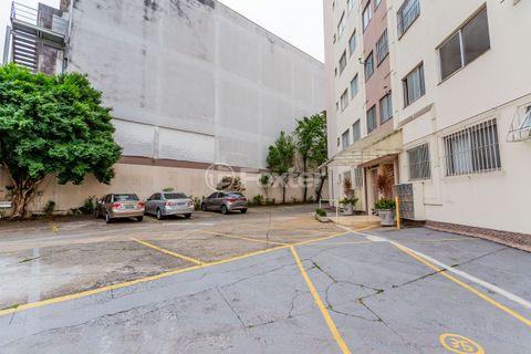 Image 7 - 881497