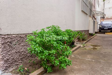 Image 9 - 881497
