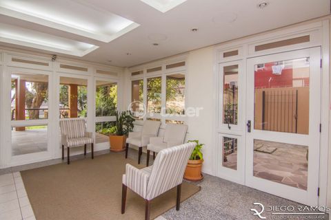 Image 17 - 885012