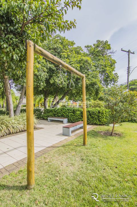 Image 12 - 881742