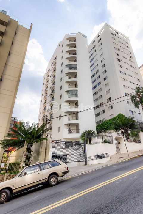 Image 7 - 854439