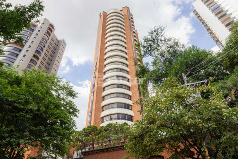 Image 17 - 852055