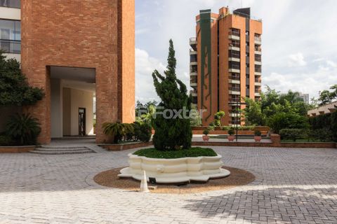 Image 19 - 852055