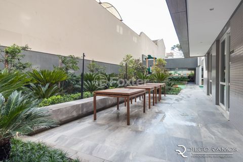 Image 13 - 916710