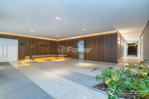 Image 17 - 916710