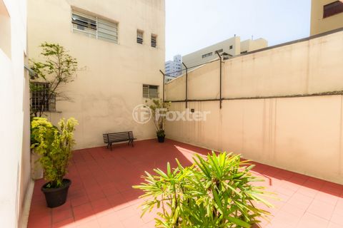 Image 11 - 877556