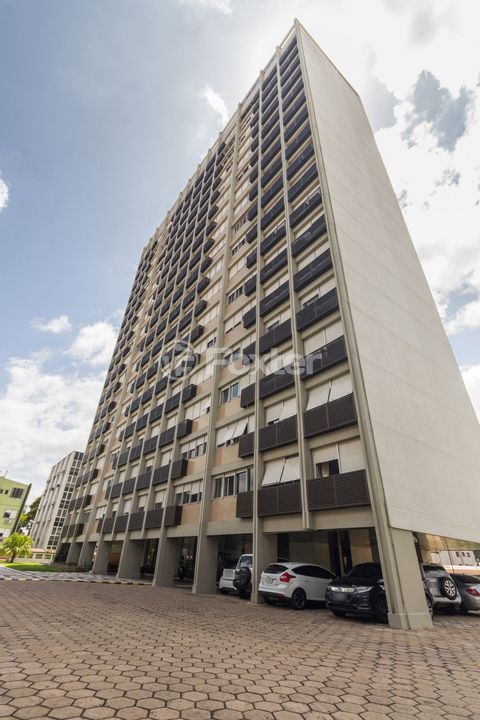Image 7 - 885135