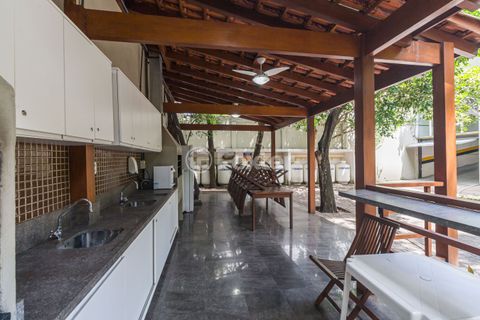 Image 19 - 885135