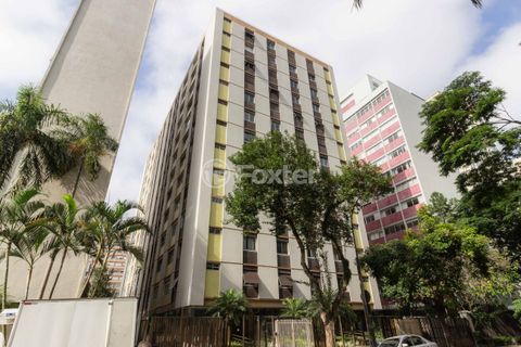 Image 10 - 882885