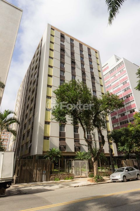 Image 11 - 882885