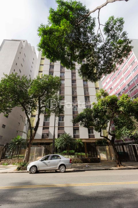 Image 12 - 882885