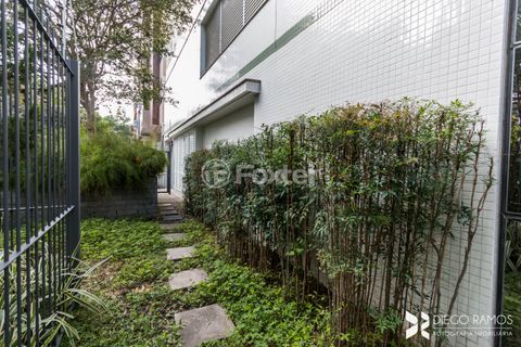 Image 10 - 881022