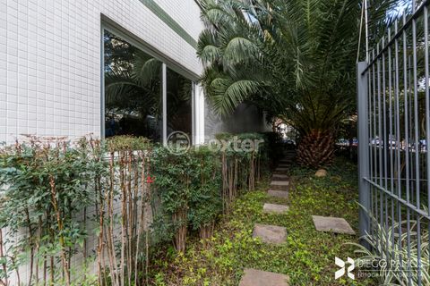 Image 11 - 881022