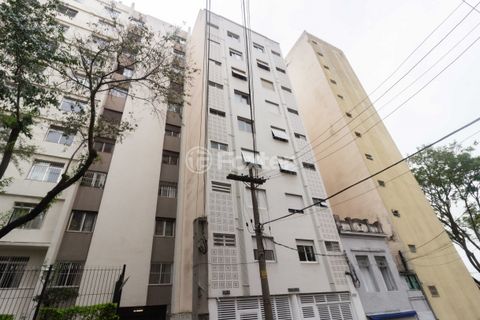 Image 18 - 881446