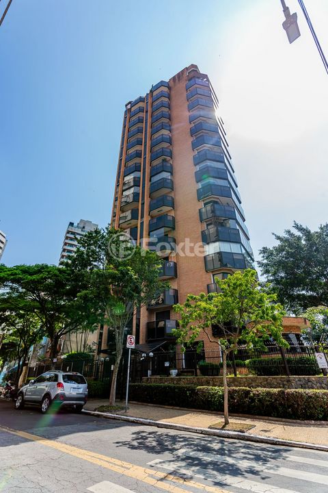 Image 8 - 880854