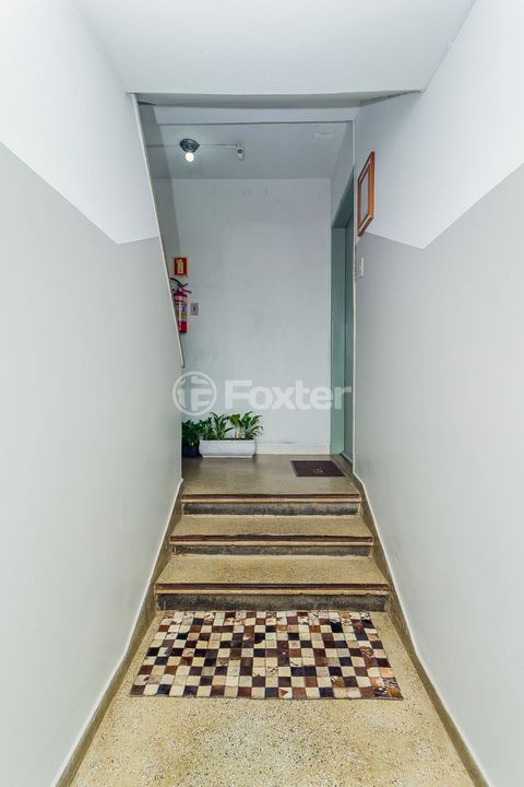 Image 17 - 918530