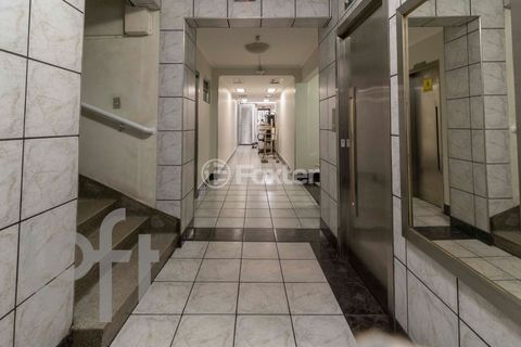Image 17 - 872928